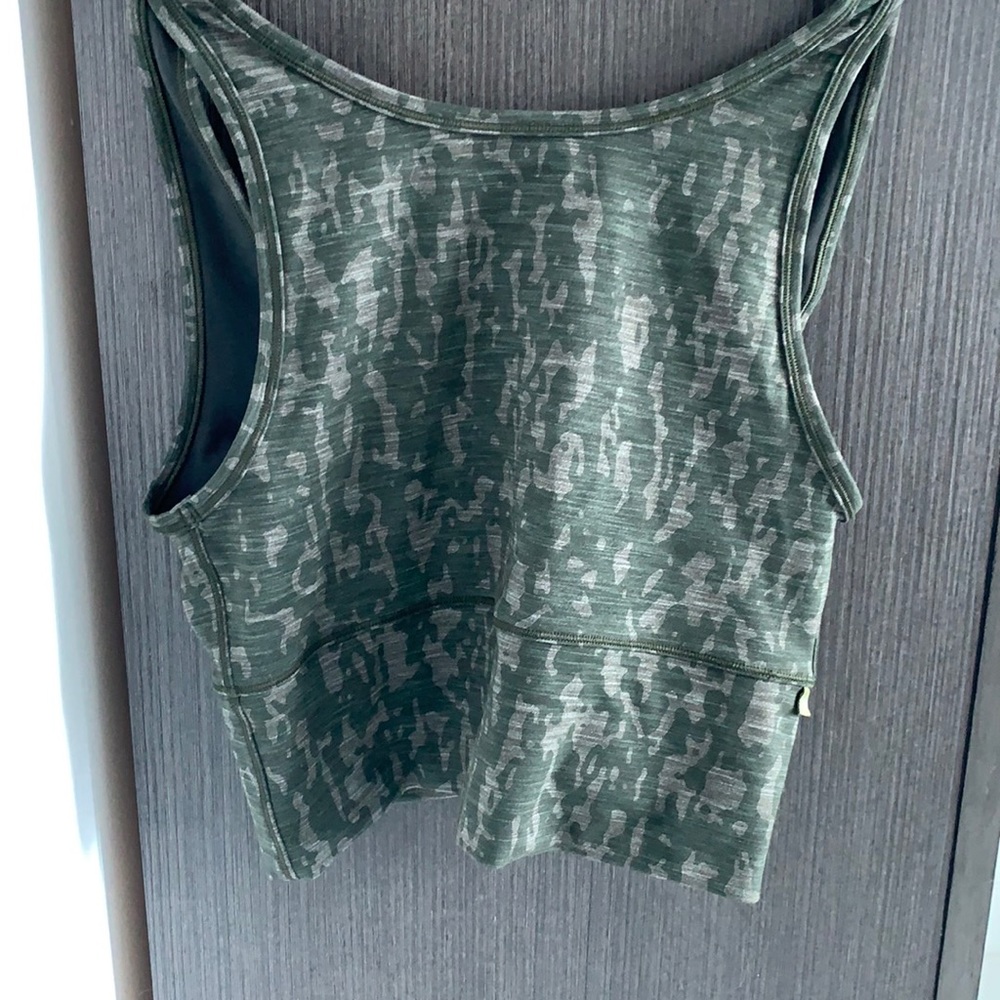 Lululemon workout top